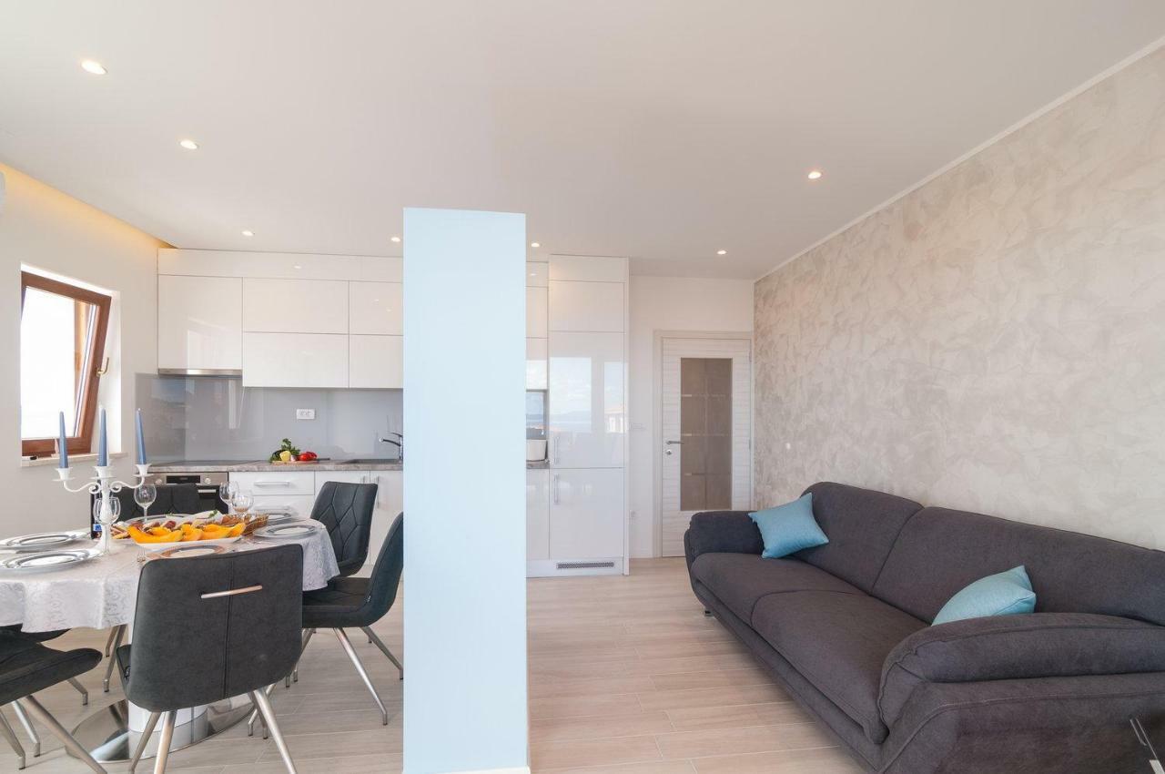 Beautiful Apartment With Private Pool Trogir Luaran gambar